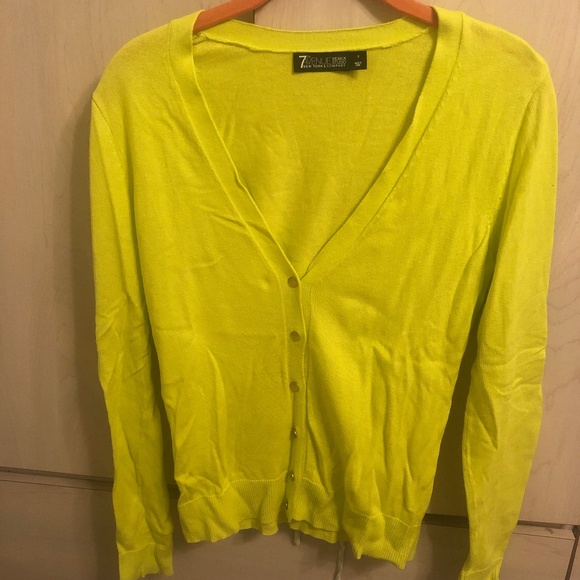 New New York & Company Apple Green Embellished Button V-Neck Cardigan - Picture 1 of 4